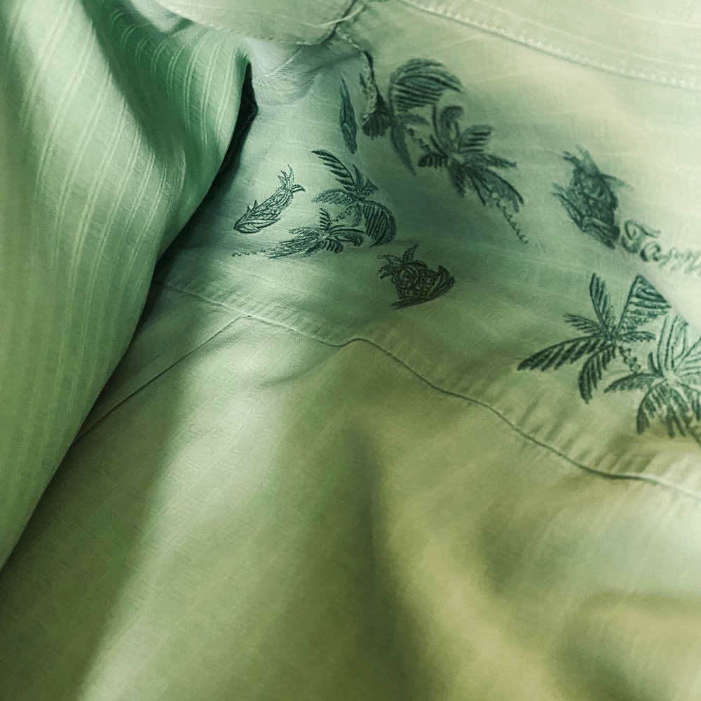 Tommy Bahama 100% Silk Mens short sleeve shirt - Picture 7 of 16